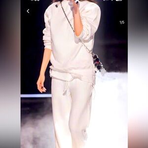 NEW Set of 2 - sporty white sweat shirt and sweater pants